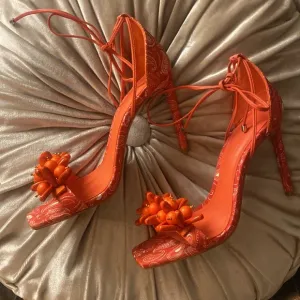 🎀 Schutz embellished Sandals Super Cute! Size 6.5 Used once EUC