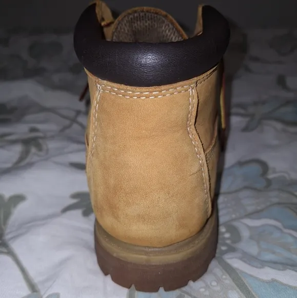 A pair of Timberland Waterproof ladies 9.5W tan leather boots. Pre-loved