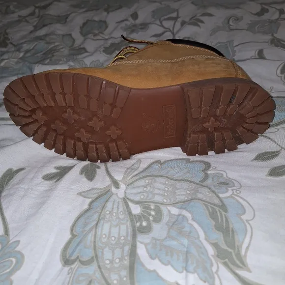 A pair of Timberland Waterproof ladies 9.5W tan leather boots. Pre-loved