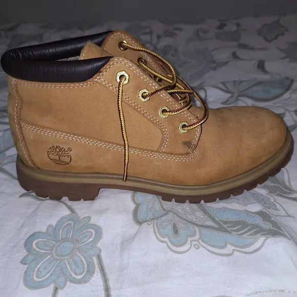 A pair of Timberland Waterproof ladies 9.5W tan leather boots. Pre-loved
