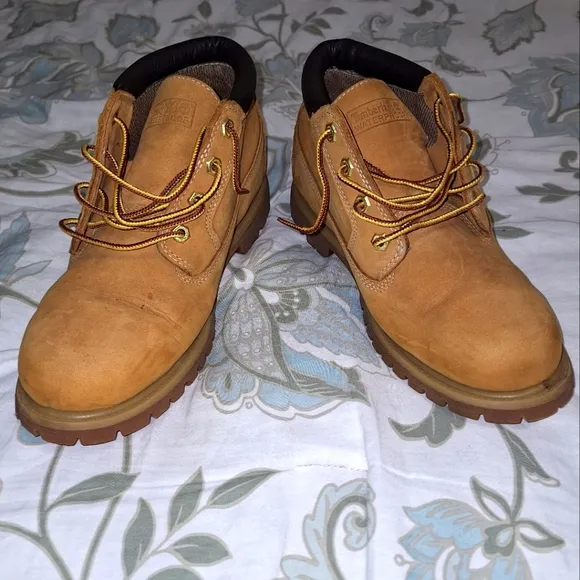 A pair of Timberland Waterproof ladies 9.5W tan leather boots. Pre-loved