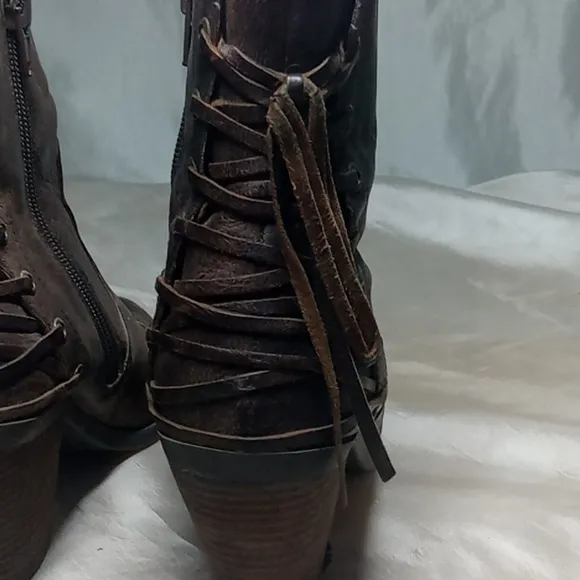 Adam Tucker me too women's brown distressed ankle boots size 6