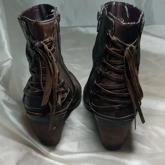 Adam Tucker me too women's brown distressed ankle boots size 6