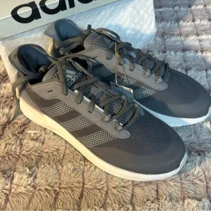 Adidas Avryn Men’s Sneakers size 11