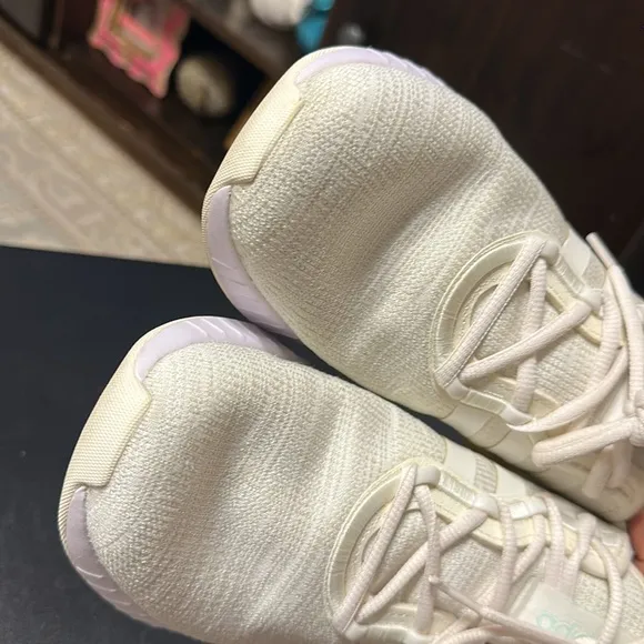 ADIDAS  BOOST WOMENS SNEAKERS SIZE 9.5 in excellent condition