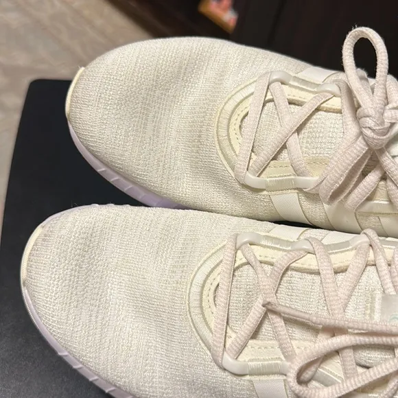 ADIDAS  BOOST WOMENS SNEAKERS SIZE 9.5 in excellent condition