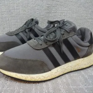 ADIDAS Iniki Men’s Size 11 US Gray Four Core Black Athletic Running Shoes BY9732