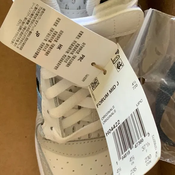 Adidas kids Sneakers NWT