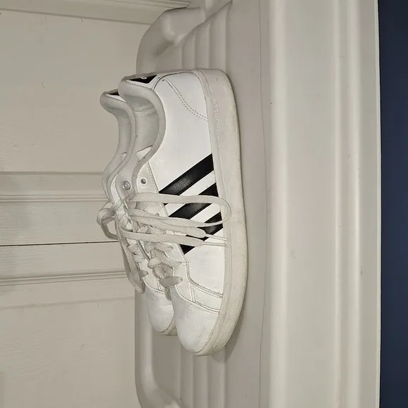 Adidas leather classic lace-up sneakers 3 stripes - 9M - black/white