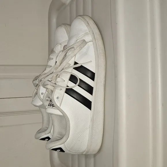 Adidas leather classic lace-up sneakers 3 stripes - 9M - black/white