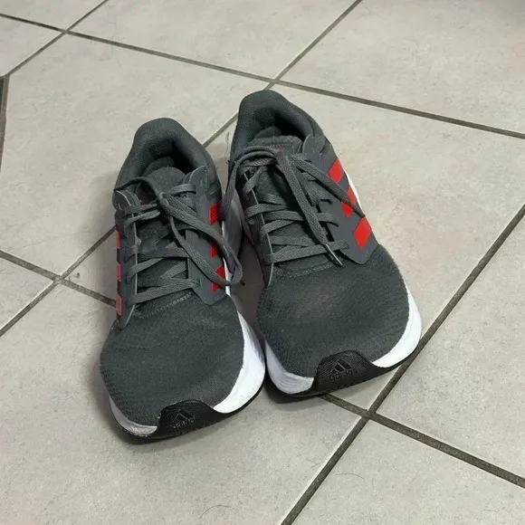 Adidas Men Gray Sneakers Cloudfoam Running Shoes Size 11.