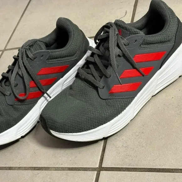 Adidas Men Gray Sneakers Cloudfoam Running Shoes Size 11.