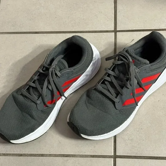 Adidas Men Gray Sneakers Cloudfoam Running Shoes Size 11.