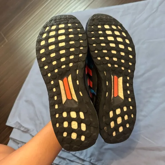 Adidas Men ultraboost sneakers size 7In great condition Tennis shoesRunning