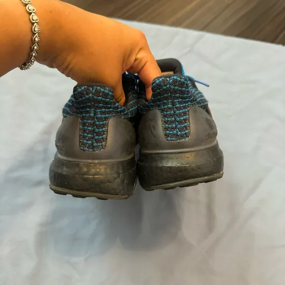 Adidas Men ultraboost sneakers size 7In great condition Tennis shoesRunning