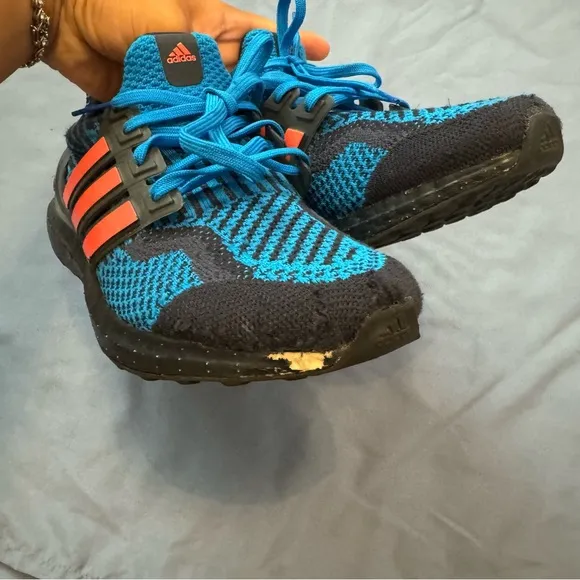 Adidas Men ultraboost sneakers size 7In great condition Tennis shoesRunning