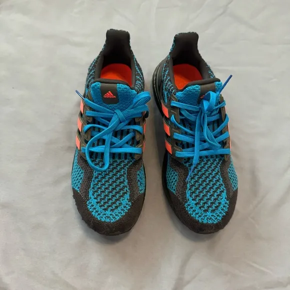 Adidas Men ultraboost sneakers size 7In great condition Tennis shoesRunning