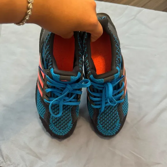 Adidas Men ultraboost sneakers size 7In great condition Tennis shoesRunning