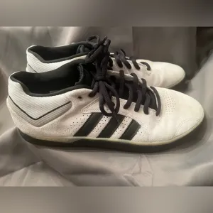 Adidas Men's Black and grey Tyshawn Sneakers