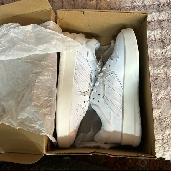 Adidas Men’s white court sneakers size 9