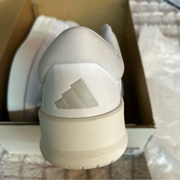 Adidas Men’s white court sneakers size 9
