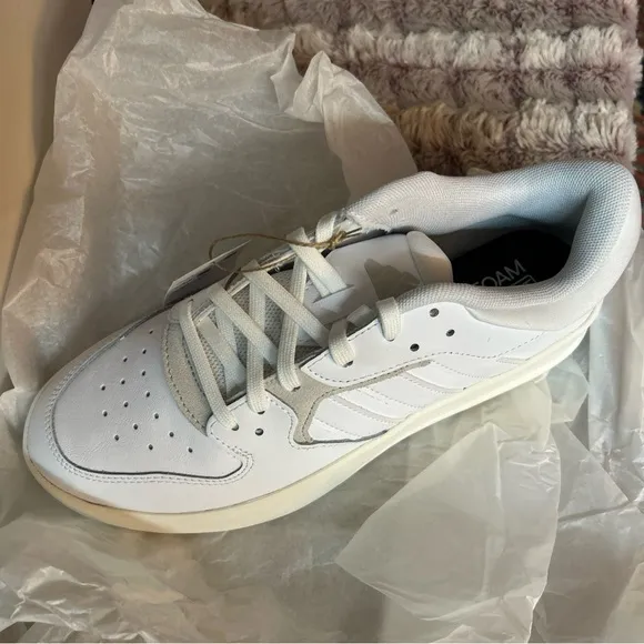 Adidas Men’s white court sneakers size 9