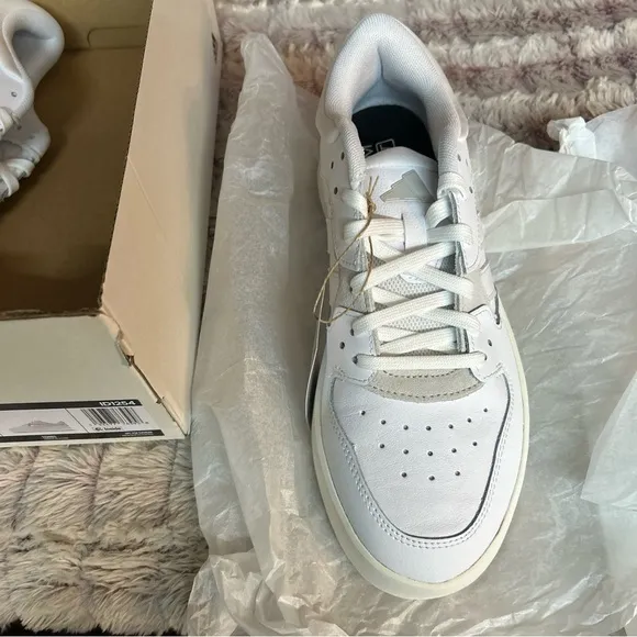 Adidas Men’s white court sneakers size 9