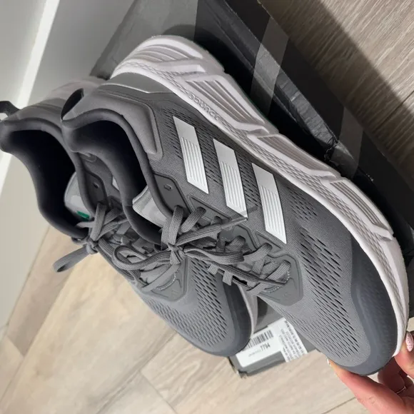 Adidas questar running shoes size 12.5 new with box