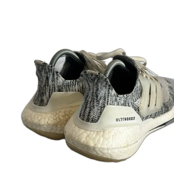 adidas UltraBoost 21 Oreo Running Shoes mens sz 9.5 Sneakers White Black