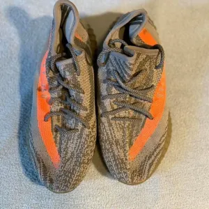 Adidas YEEZY Boost 350 V2 BELUGA Athletic Shoes 9.5