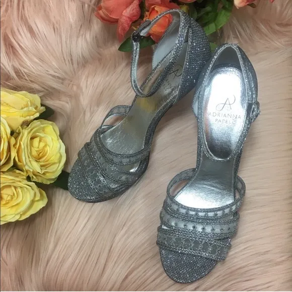 ADRIANNA PAPELL MORGAN ANKLE STRAP SILVER OPEN TOE HEELED SANDALS SIZE 1…