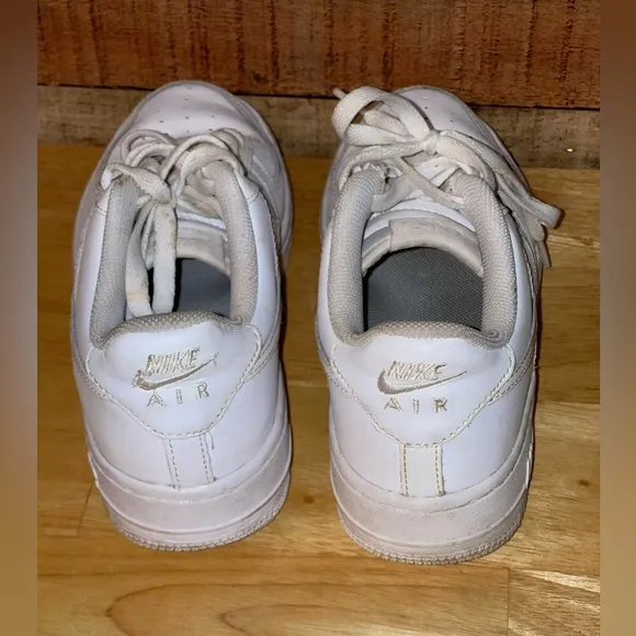 air force 1 white sneakers