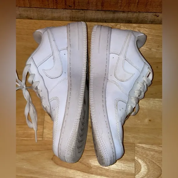 air force 1 white sneakers