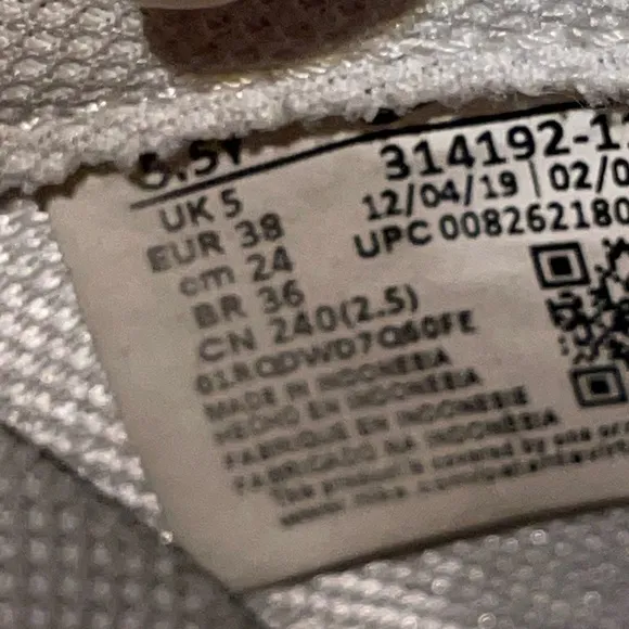 air force 1 white sneakers