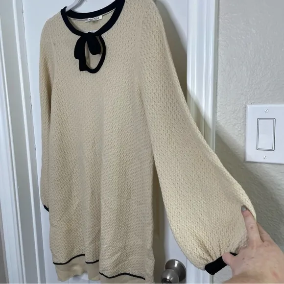 Alice   Olivia Cashmere Wool Blend Cream Sweater Dress