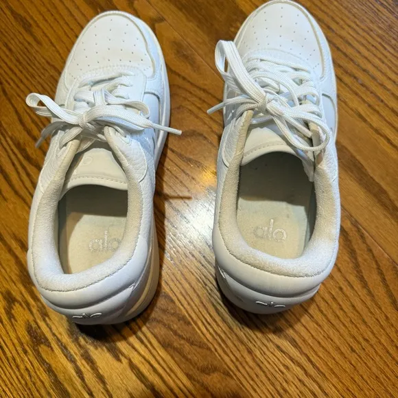 Alo Yoga Recovery White Sneakers Size 7.5