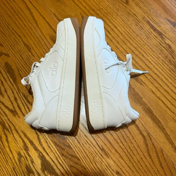 Alo Yoga Recovery White Sneakers Size 7.5