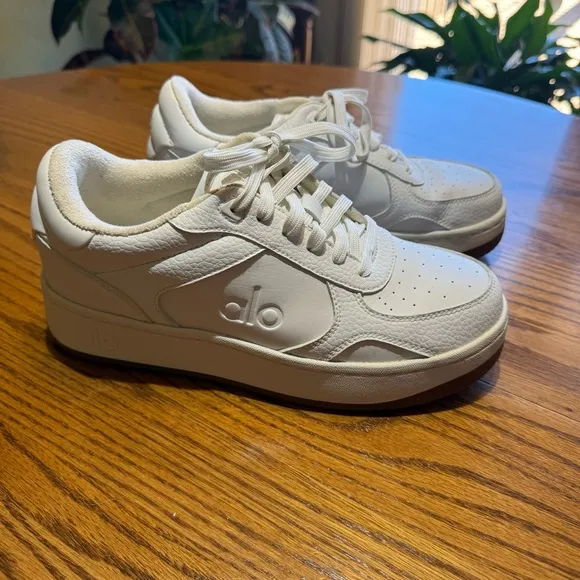 Alo Yoga Recovery White Sneakers Size 7.5