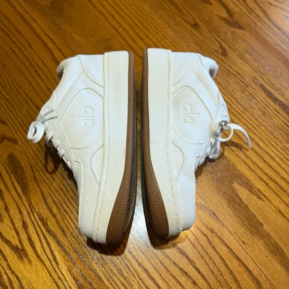 Alo Yoga Recovery White Sneakers Size 7.5