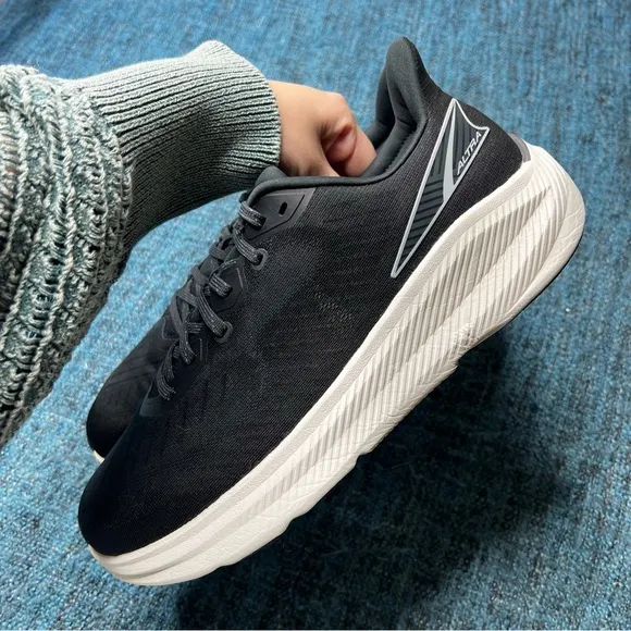 Altra Experience Form Running Shoes in Black White