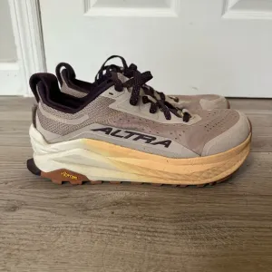 Altra Olympus 6 Trail Running Shoes in Taupe