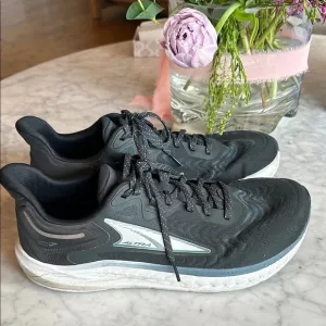 Altra Torin 7 Black and White Running Shoes size 11