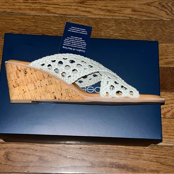 Andre Assous Bryana Wedge Sandals Ivory Women’s Size 10 Cork Wrapped Wedge