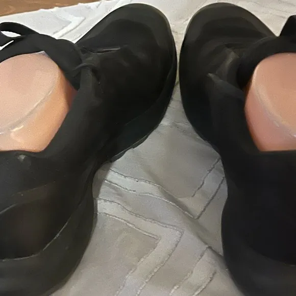 Arc’teryx Aerios FI Vibrant Black Shoes Sz 10.5