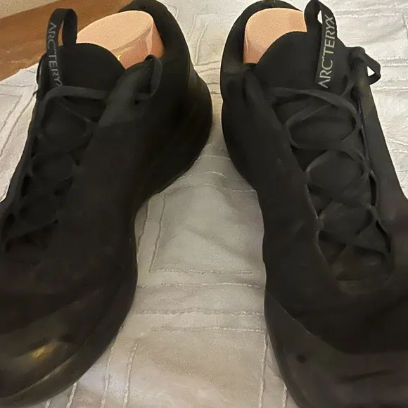 Arc’teryx Aerios FI Vibrant Black Shoes Sz 10.5