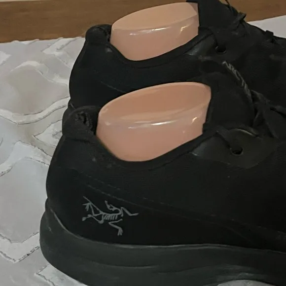 Arc’teryx Aerios FI Vibrant Black Shoes Sz 10.5