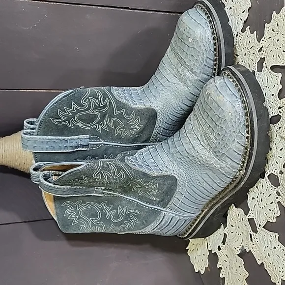 ARIAT FATBABY BLUE OSTRICH BOOT SIZE 6.5