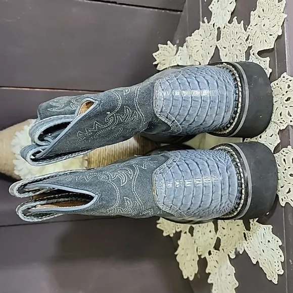 ARIAT FATBABY BLUE OSTRICH BOOT SIZE 6.5