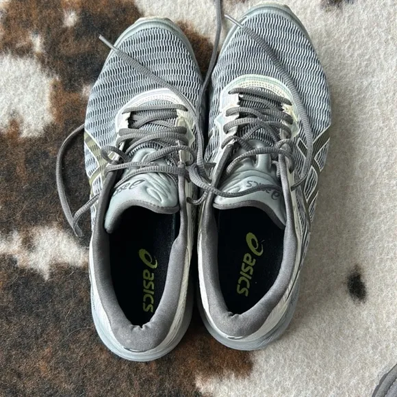 ASICS sneakers 👟 flyte foam US 10 size , they’re super comfortable Paid 280$  S