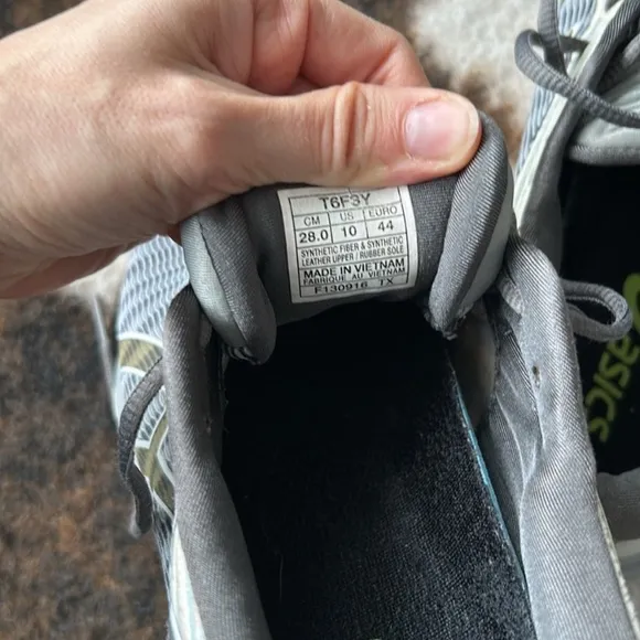 ASICS sneakers 👟 flyte foam US 10 size , they’re super comfortable Paid 280$  S